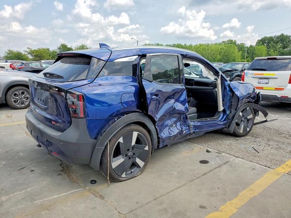 2025 NISSAN KICKS