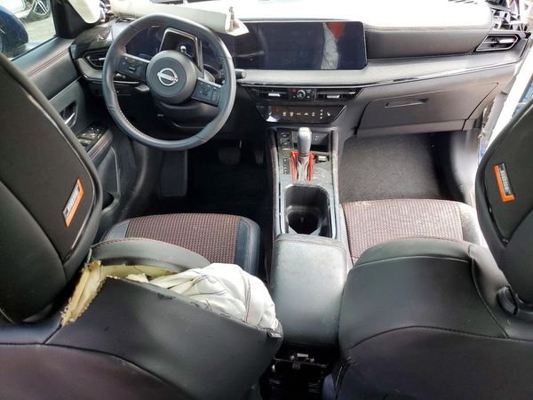2025 NISSAN KICKS