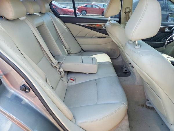 2015 INFINITI Q50