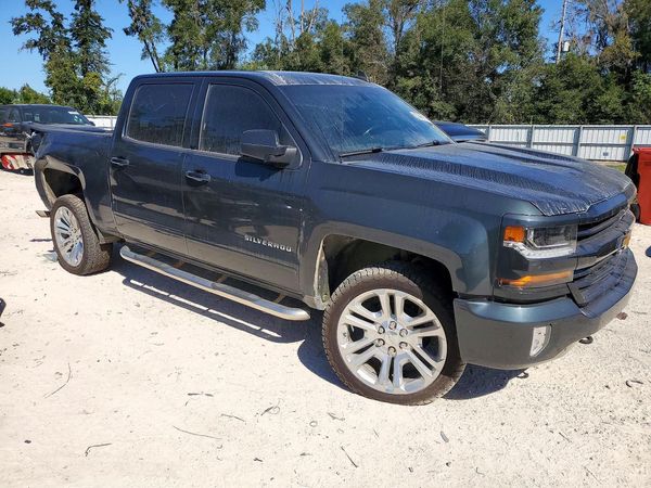 2018 CHEVROLET SILVERADO LT — Passenger 3/4
