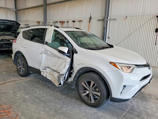 2018 TOYOTA RAV4 Adventure/XLE