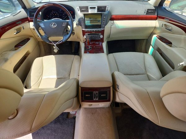 2012 LEXUS LS 460L
