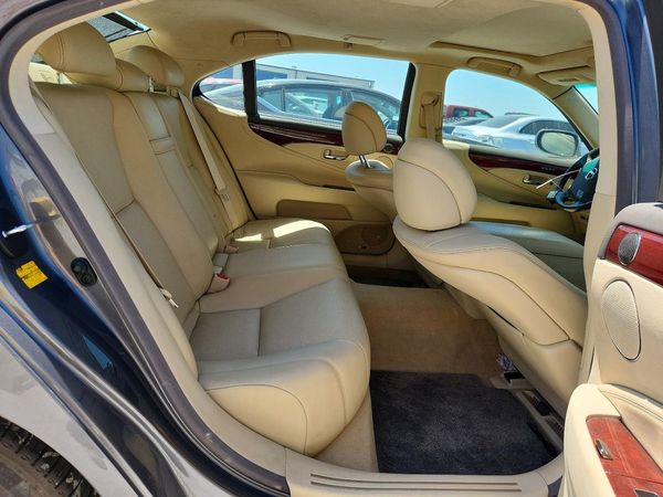2012 LEXUS LS 460L