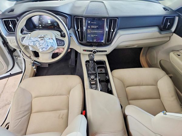 2020 VOLVO XC60