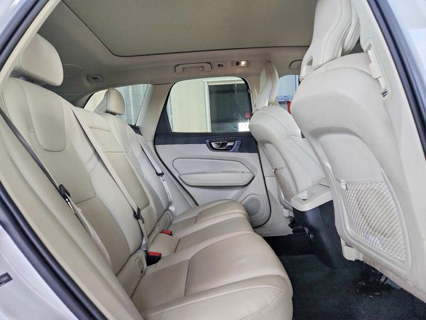 2020 VOLVO XC60
