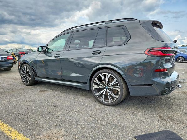 2024 BMW X7 M60i