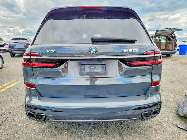 2024 BMW X7 M60i
