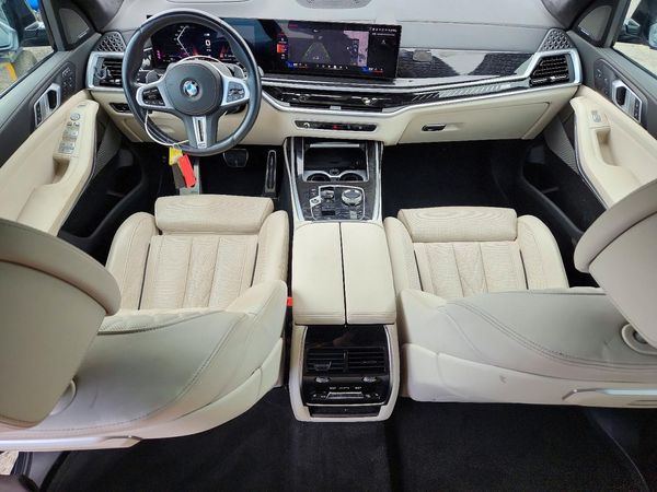 2024 BMW X7 M60i