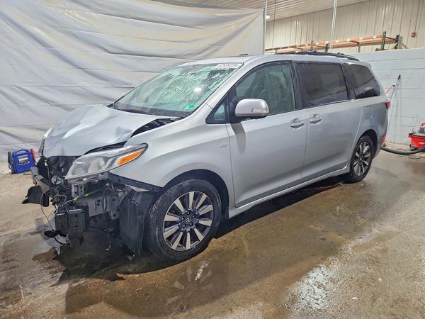 2020 TOYOTA SIENNA Q grade