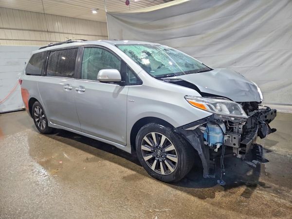2020 TOYOTA SIENNA Q grade