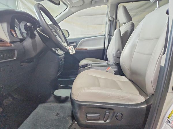 2020 TOYOTA SIENNA Q grade