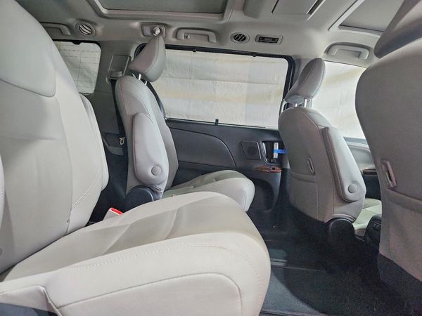 2020 TOYOTA SIENNA Q grade