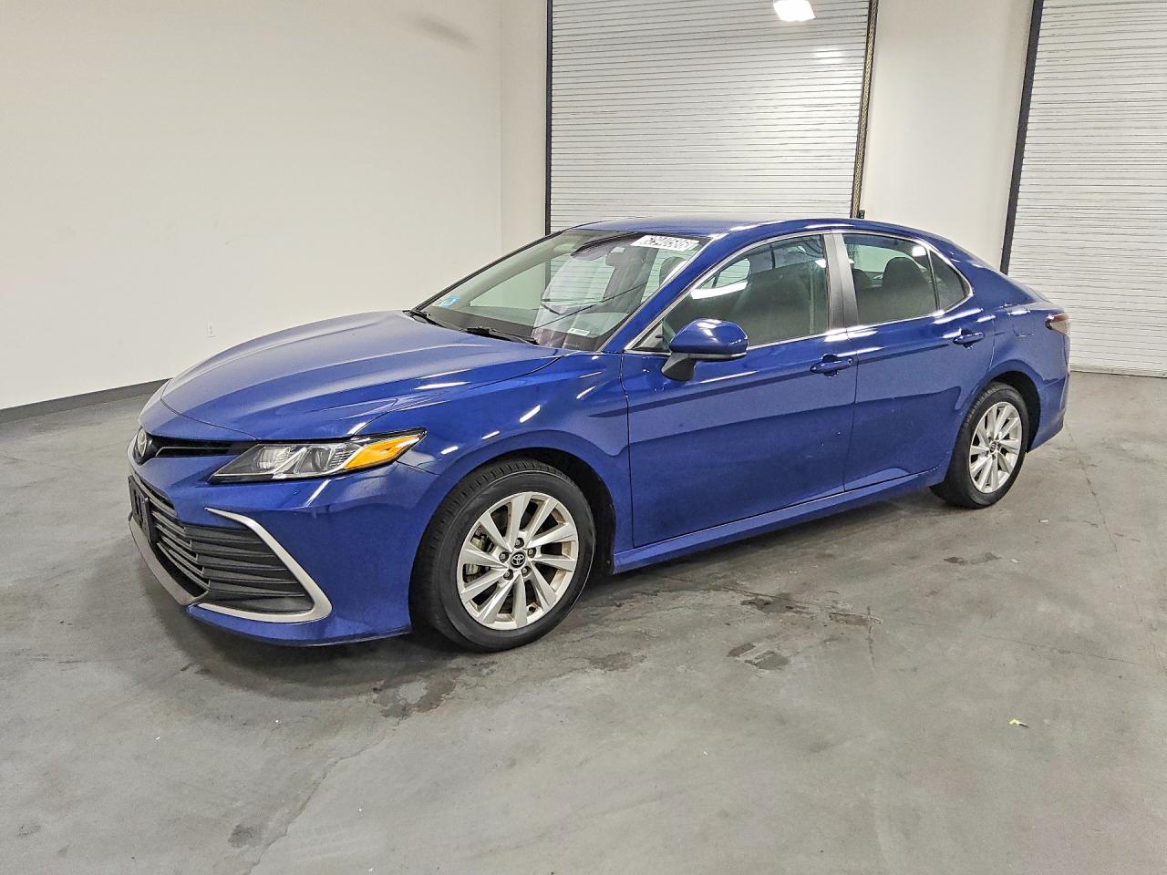 2024 TOYOTA CAMRY LE — Front 3/4