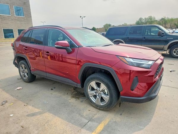 2024 TOYOTA RAV4 XLE
