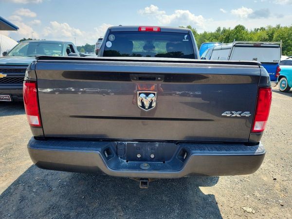 2018 RAM 1500 ST QUAD CAB 4X4