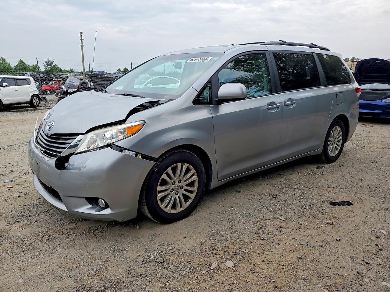 2014 TOYOTA SIENNA