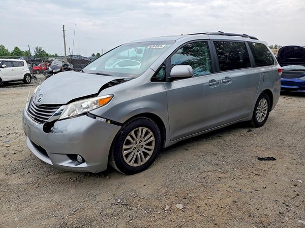 2014 TOYOTA SIENNA