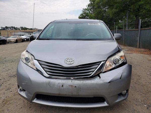 2014 TOYOTA SIENNA