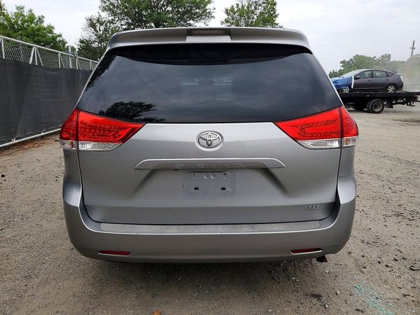 2014 TOYOTA SIENNA