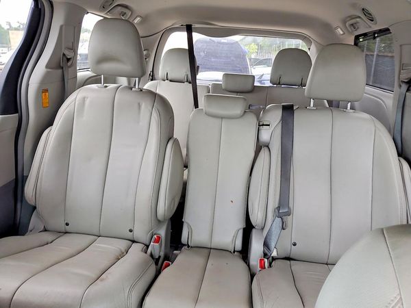 2014 TOYOTA SIENNA