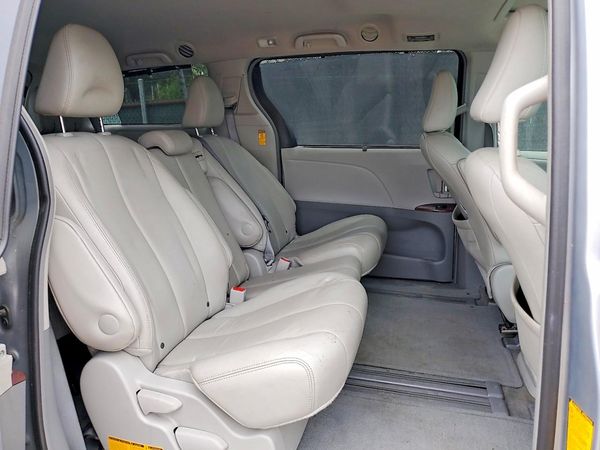 2014 TOYOTA SIENNA