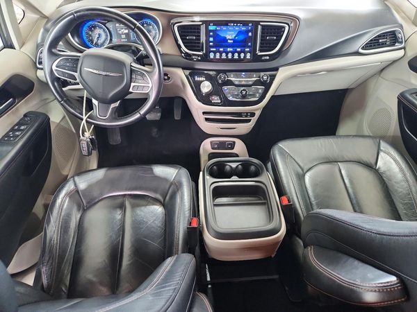 2017 CHRYSLER PACIFICA Touring L