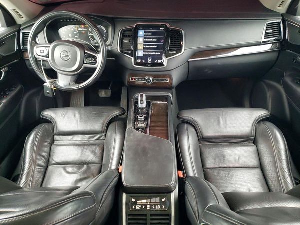 2017 VOLVO XC90