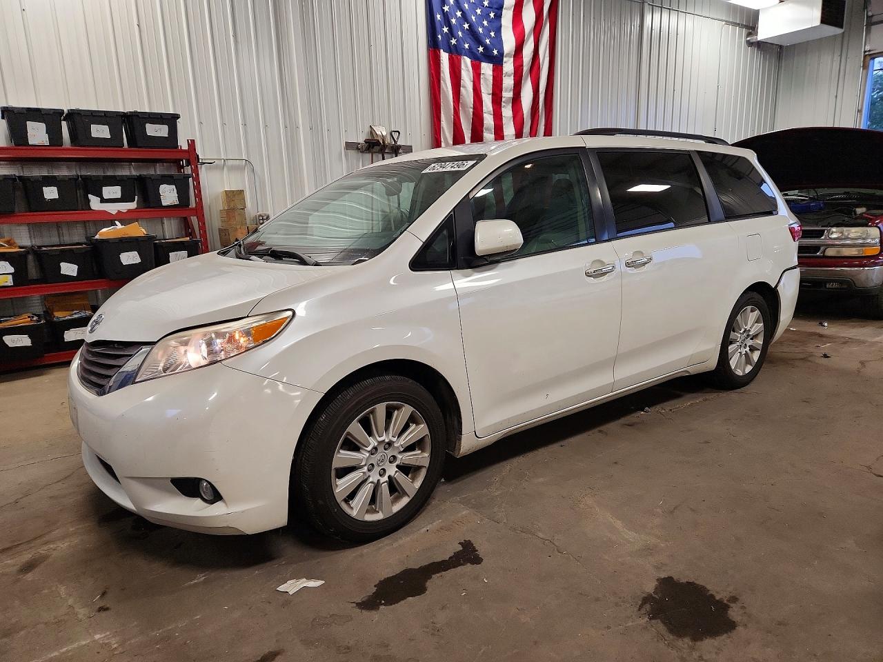 2015 TOYOTA SIENNA