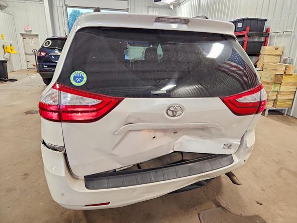 2015 TOYOTA SIENNA