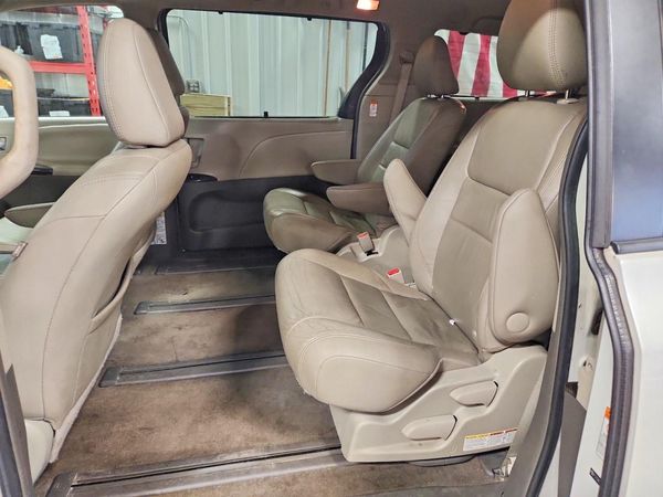 2015 TOYOTA SIENNA