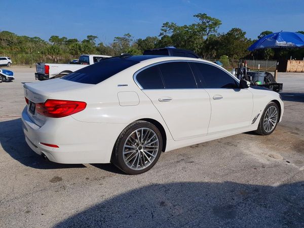 2018 BMW 530E