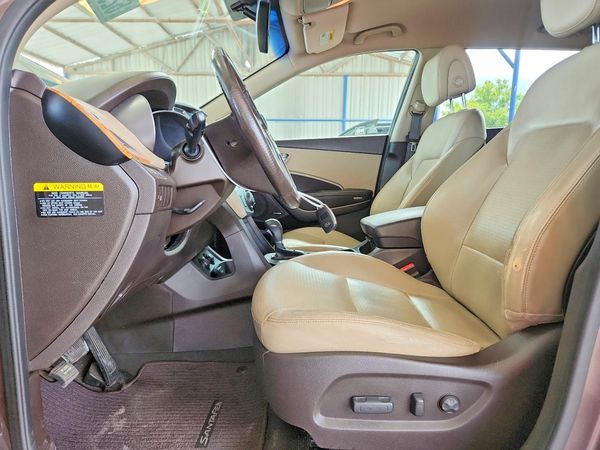 2013 HYUNDAI SANTA FE GLS — DENT