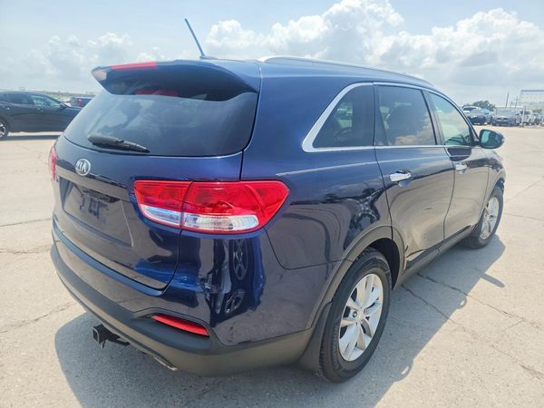 2017 KIA SORENTO L, LX