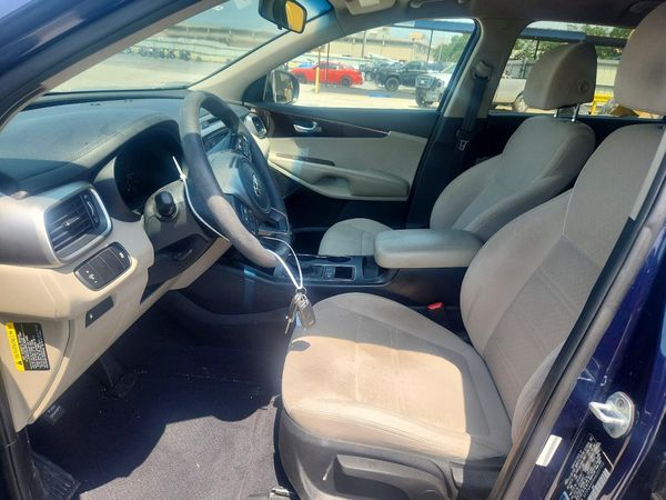 2017 KIA SORENTO L, LX