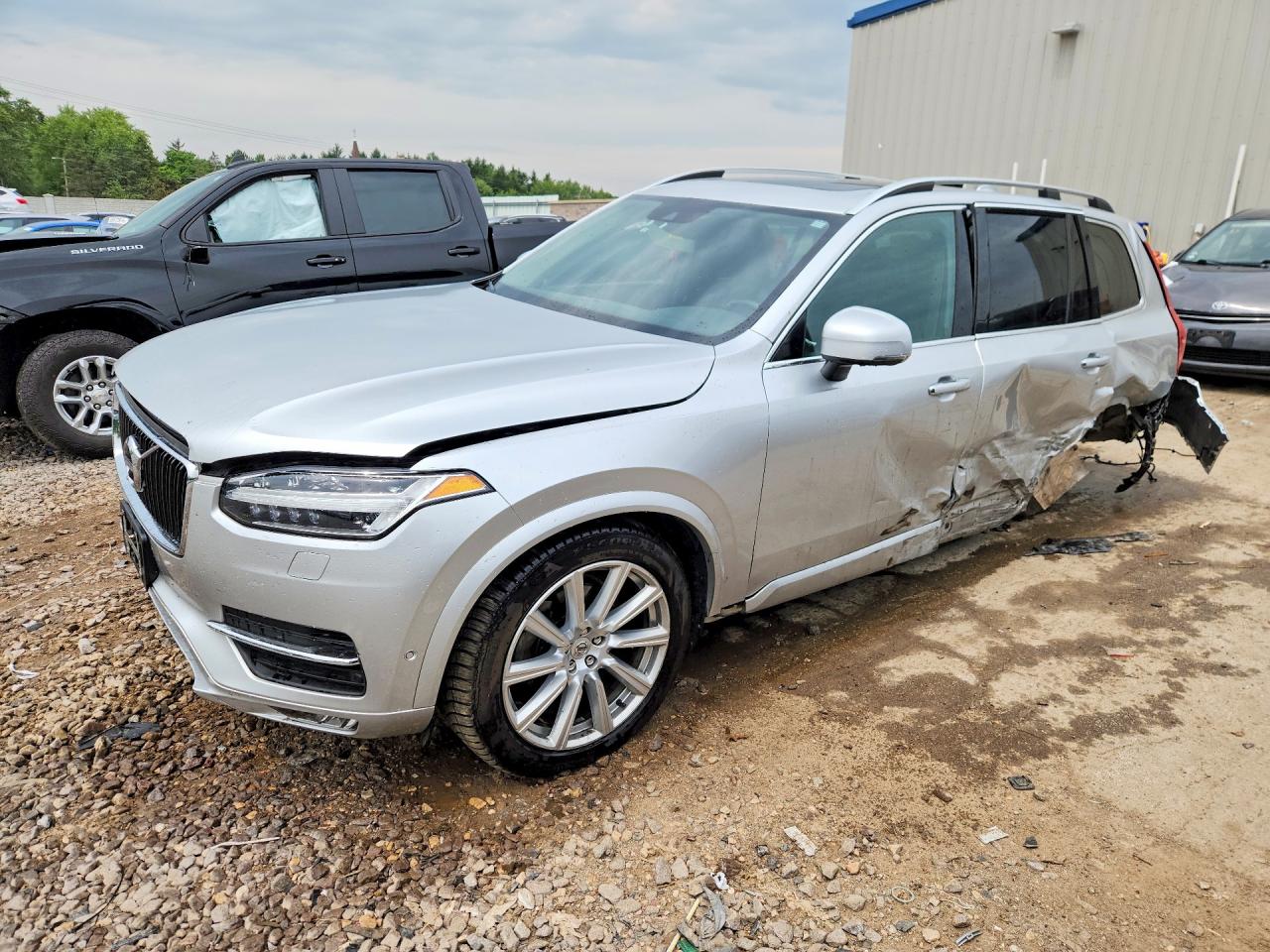 2017 VOLVO XC90 Momentum