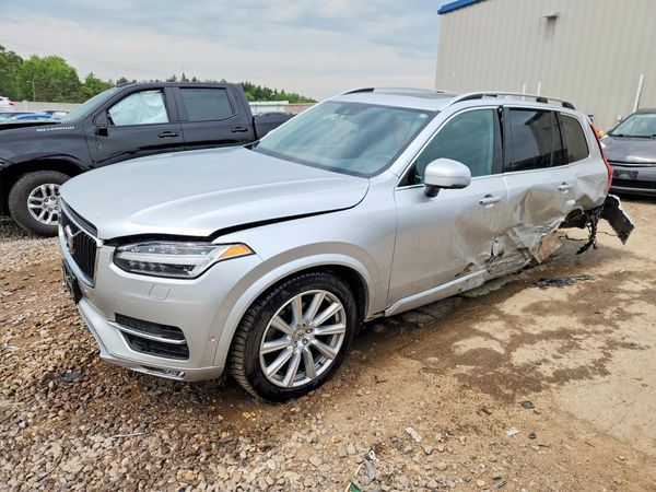2017 VOLVO XC90 Momentum