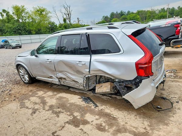 2017 VOLVO XC90 Momentum