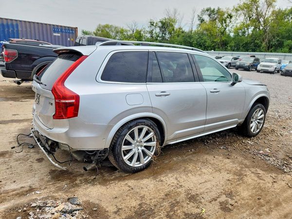 2017 VOLVO XC90 Momentum
