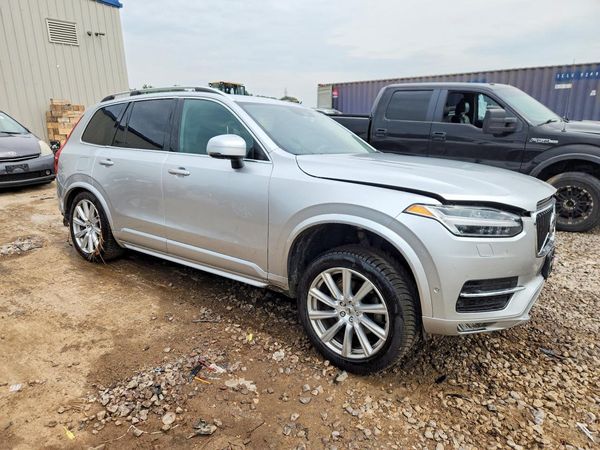 2017 VOLVO XC90 Momentum
