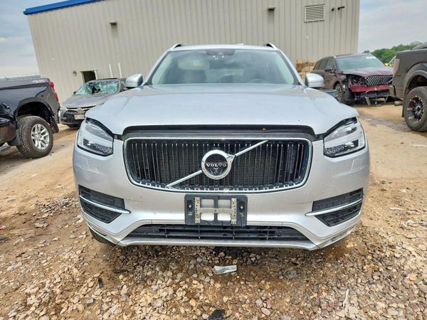 2017 VOLVO XC90 Momentum