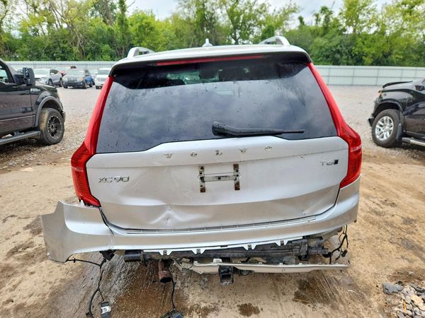 2017 VOLVO XC90 Momentum