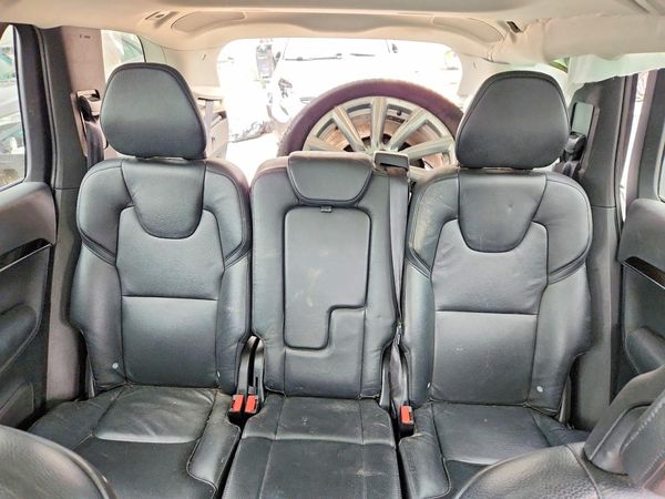 2017 VOLVO XC90 Momentum