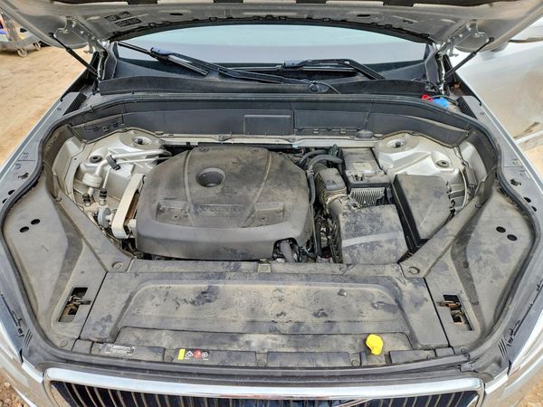 2017 VOLVO XC90 Momentum