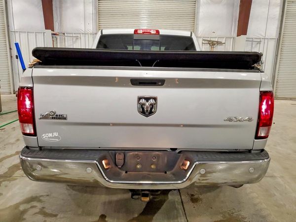 2018 RAM 1500 SLT CREW CAB 4X4