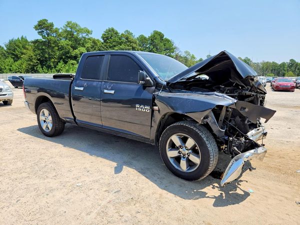 2017 RAM 1500 SLT QUAD CAB 4X2