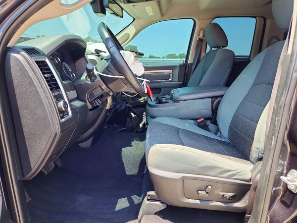 2017 RAM 1500 SLT QUAD CAB 4X2