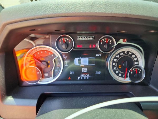 2017 RAM 1500 SLT QUAD CAB 4X2
