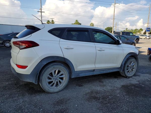 2016 HYUNDAI TUCSON SE