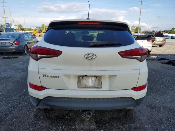 2016 HYUNDAI TUCSON SE