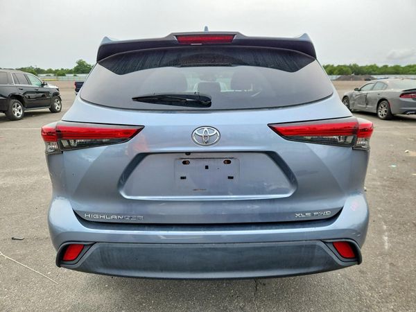 2022 TOYOTA HIGHLANDER XLE